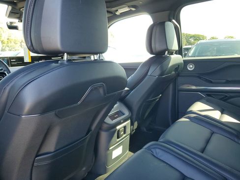 New 2025 Lincoln Navigator Reserve w/ Jet Appearance Package image 9