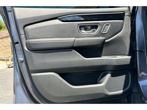Used 2024 Honda Pilot EX-L image 11
