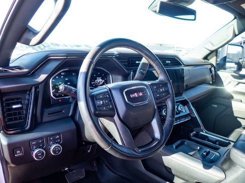 Used 2024 GMC Sierra 2500 AT4 image 12