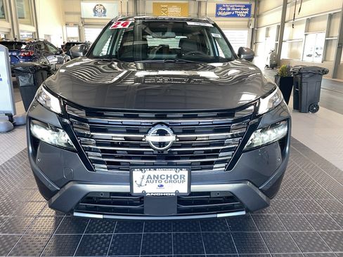 Used 2024 Nissan Rogue SL image 3