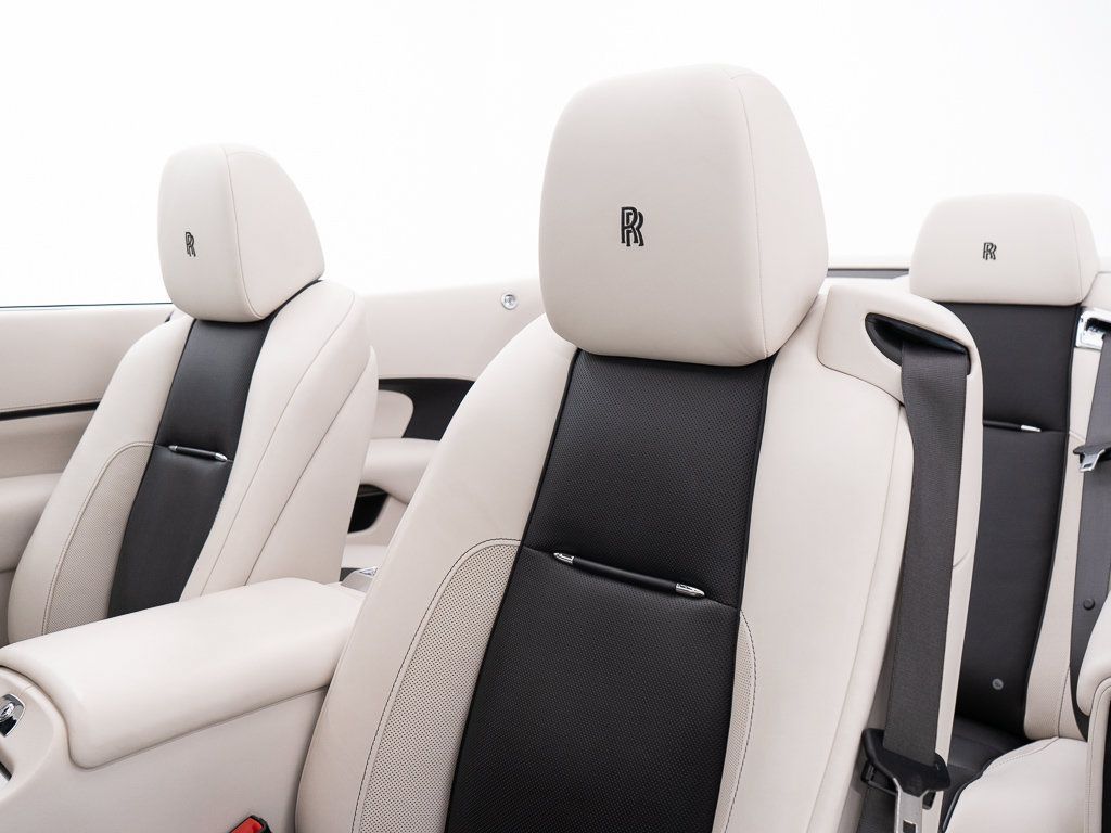 Certified 2018 Rolls-Royce Dawn RWD image 24