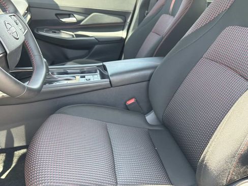 Used 2026 Nissan Sentra SR w/ Floor Mat Package FWD image 18