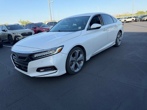 Used 2018 Honda Accord Touring image 3