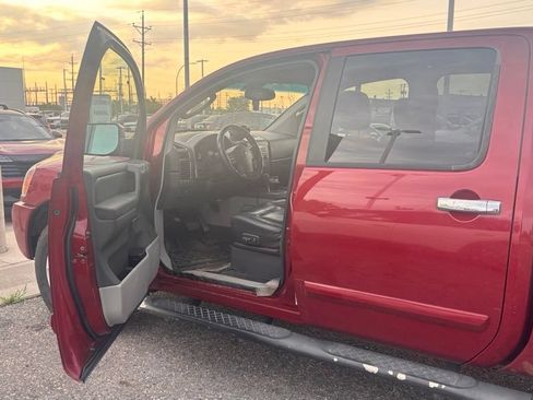 Used 2004 Nissan Titan LE AWD/4WD image 11