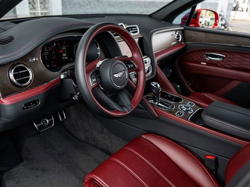 Used 2024 Bentley Bentayga Extended Wheelbase image 25