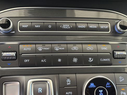 Certified 2021 Hyundai Santa Fe Limited AWD/4WD image 20