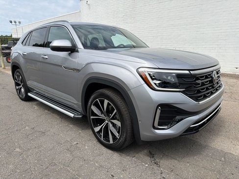 Used 2025 Volkswagen Atlas Cross Sport SEL Premium R-Line AWD/4WD image 8