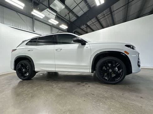 New 2026 Volkswagen Tiguan SE R-Line image 3