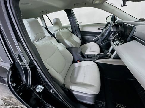 Used 2023 Toyota Corolla Cross L image 28