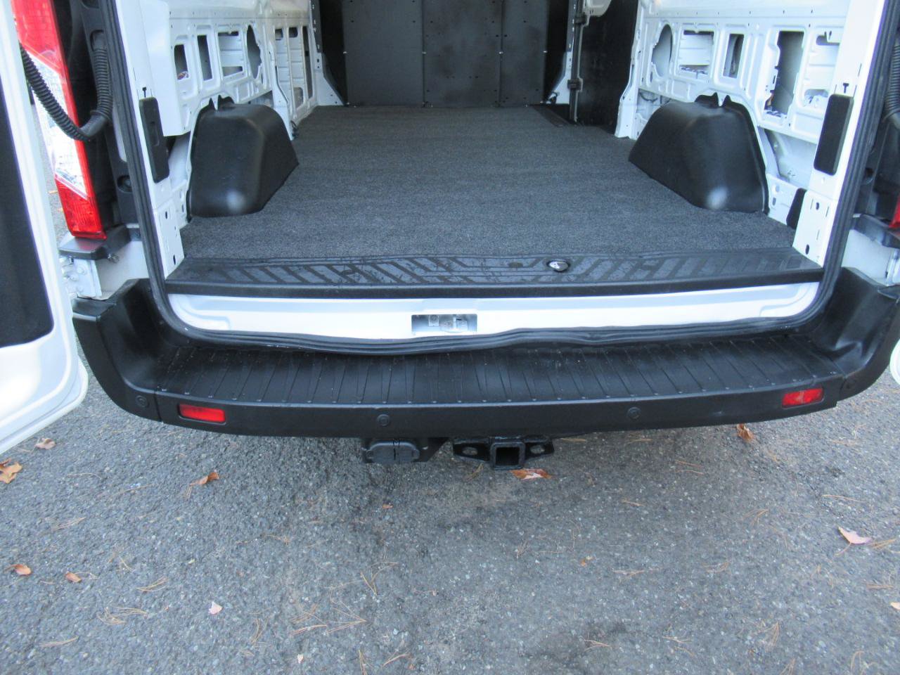 Used 2019 Ford Transit 250 148 Medium Roof RWD image 15