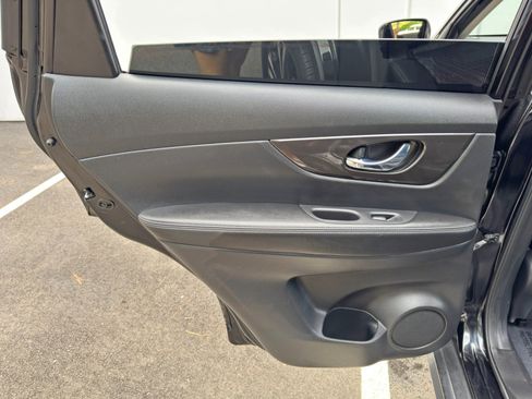 Used 2019 Nissan Rogue SV w/ Premium Package FWD image 41