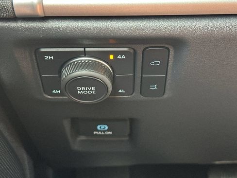 Used 2025 Ford Expedition Active AWD/4WD image 34