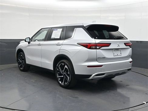 Used 2024 Mitsubishi Outlander SE image 6