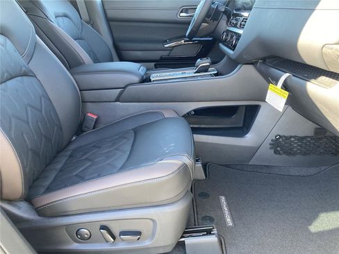 New 2026 Nissan Pathfinder Platinum image 31