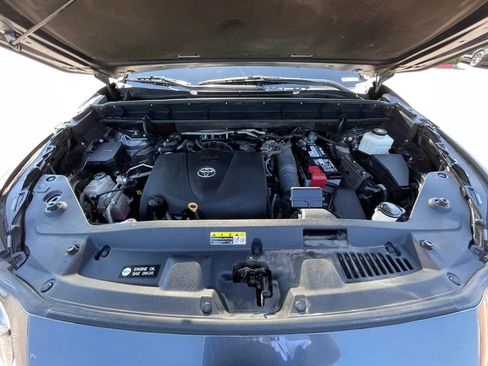 Used 2021 Toyota Highlander XLE FWD image 34
