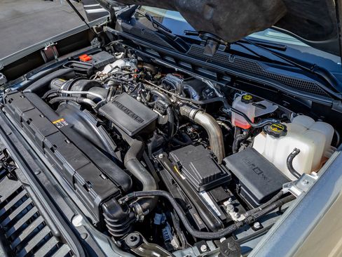 Used 2025 Chevrolet Silverado 2500 LTZ w/ LTZ Convenience Package AWD/4WD image 38