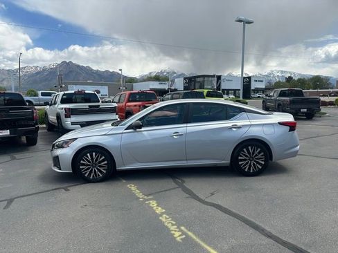 Used 2024 Nissan Altima 2.5 SV FWD image 7