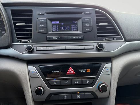 Used 2018 Hyundai Elantra SE FWD image 23