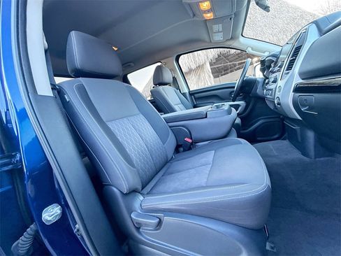 Used 2021 Nissan Titan SV image 28
