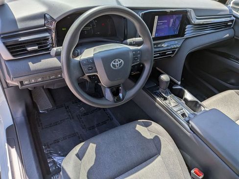 Used 2025 Toyota Camry LE image 10