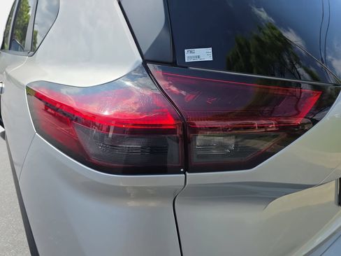 Used 2025 Nissan Rogue SV FWD image 32