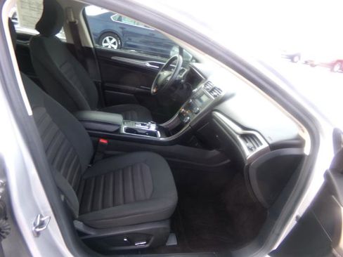 Used 2017 Ford Fusion SE image 33