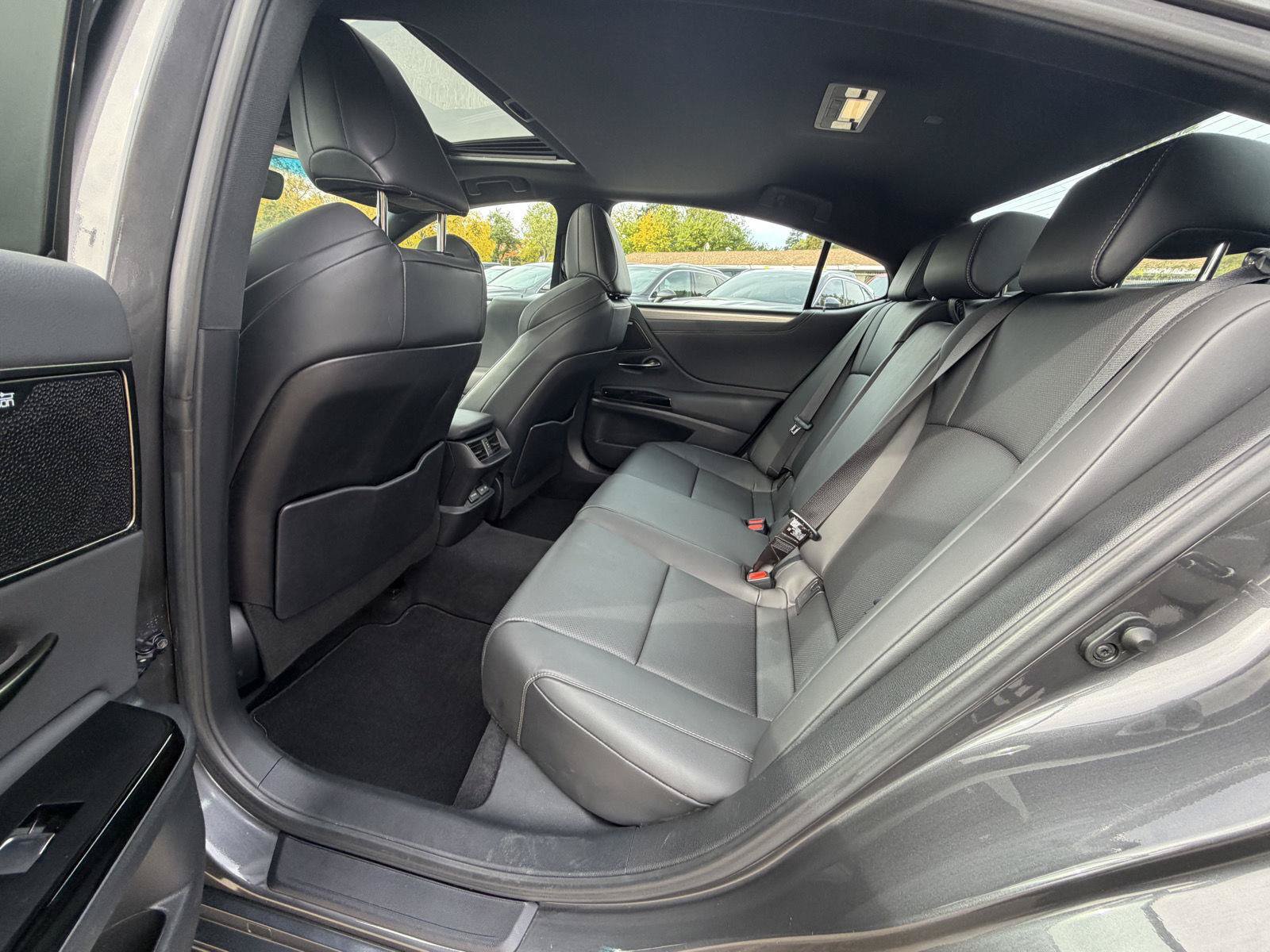 Used 2023 Lexus ES 350 F Sport w/ Accessory Package (Z2) FWD image 26