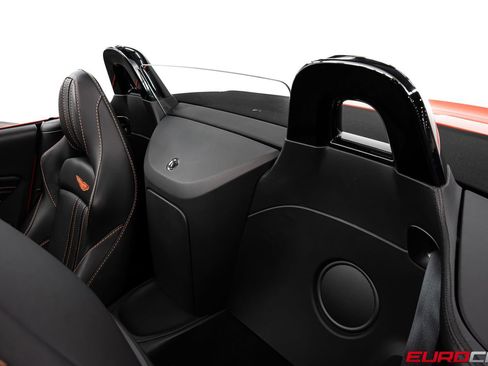 Used 2022 Aston Martin V8 Vantage Roadster image 39