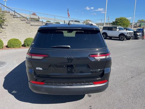 New 2025 Jeep Grand Cherokee L Altitude image 8
