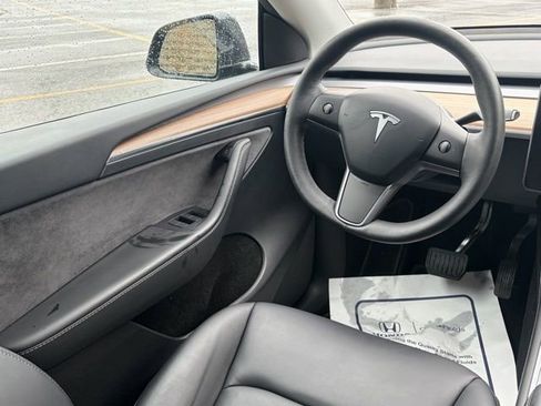 Used 2024 Tesla Model Y Long Range image 30