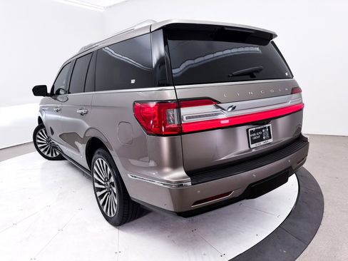 Used 2018 Lincoln Navigator Reserve w/ Technology Package AWD/4WD image 9