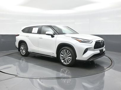 Certified 2025 Toyota Highlander Platinum