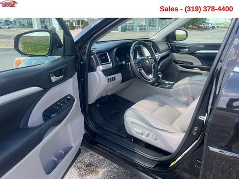 Used 2014 Toyota Highlander XLE AWD/4WD image 11