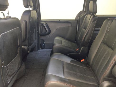 Used 2019 Dodge Grand Caravan GT FWD image 18