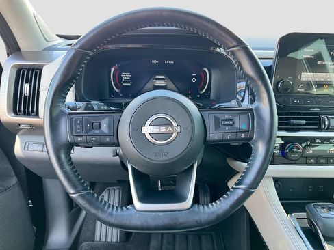 Used 2022 Nissan Pathfinder Platinum w/ Lighting Package (N93) FWD image 11
