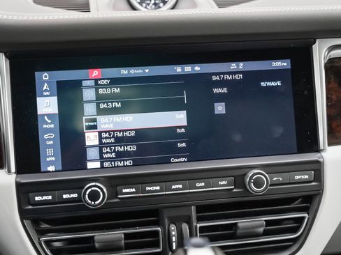 Certified 2021 Porsche Macan S image 23