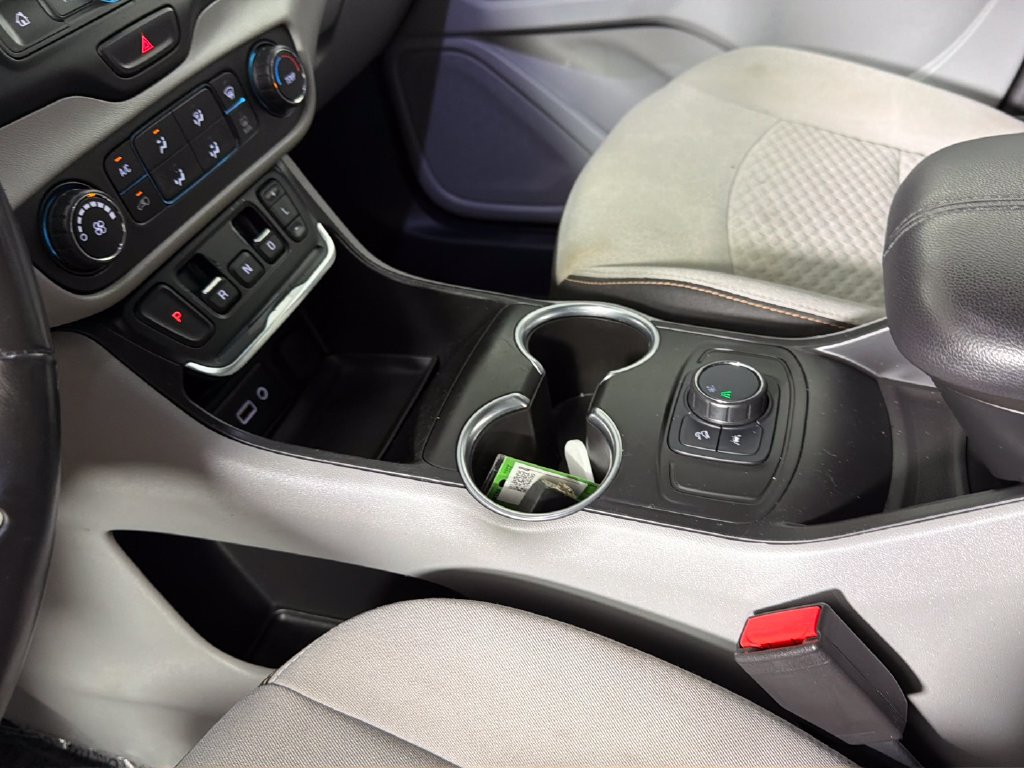 Used 2020 GMC Terrain SLE FWD image 24