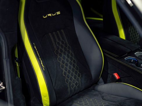 Used 2023 Lamborghini Urus Performante AWD/4WD image 6