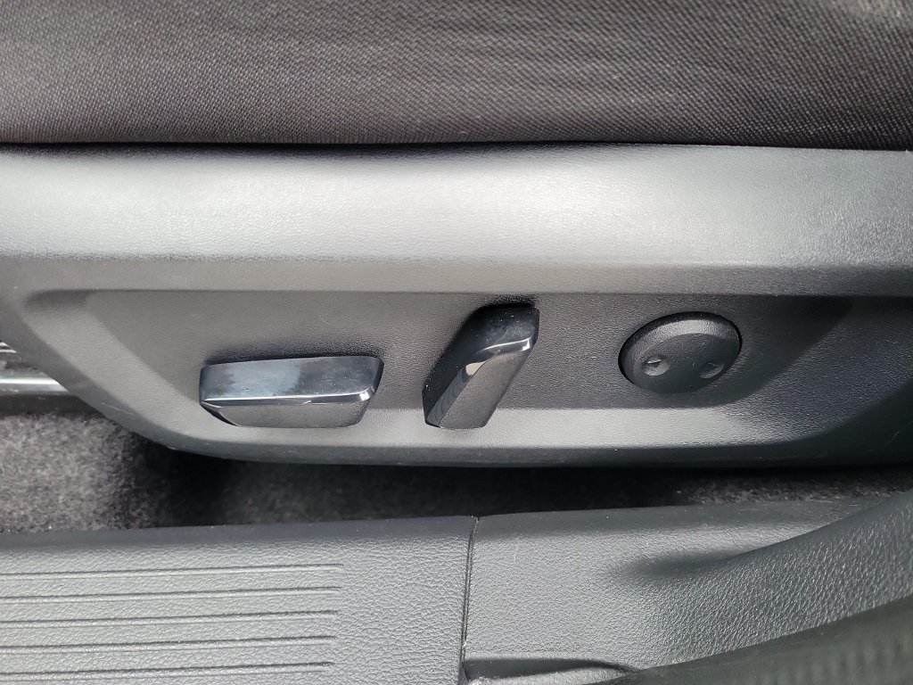 Used 2024 Nissan Rogue SV FWD image 16