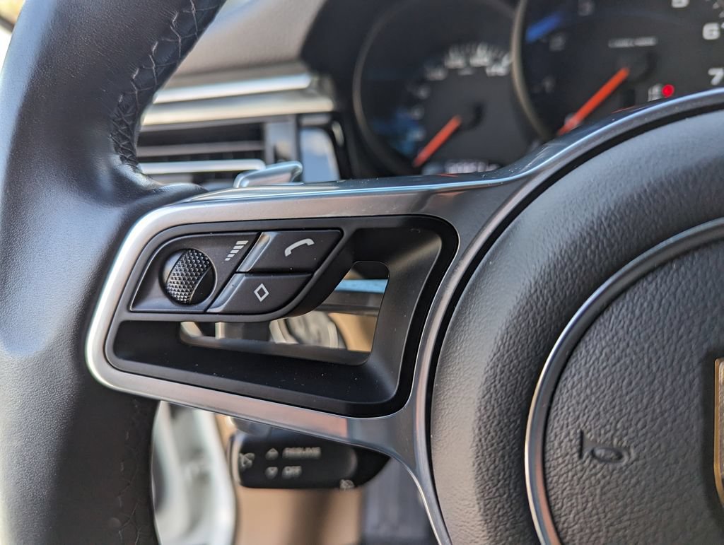 Used 2020 Porsche Macan AWD/4WD image 15