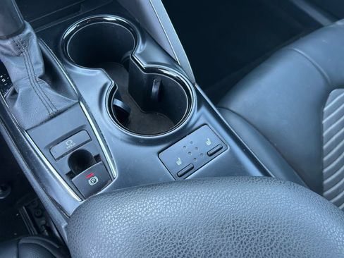 Used 2020 Toyota Camry SE w/ Cold Weather Package image 22