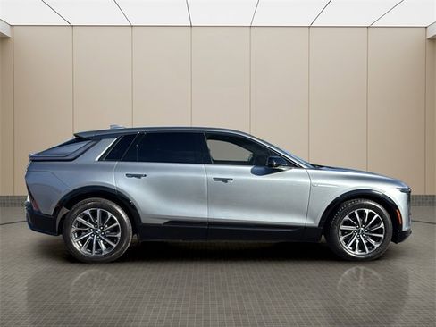 Used 2024 Cadillac Lyriq Sport image 6