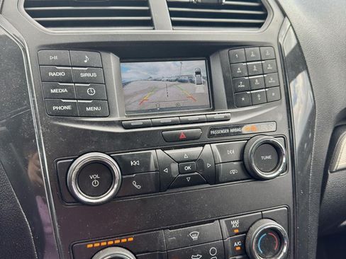 Used 2018 Ford Explorer XLT AWD/4WD image 23