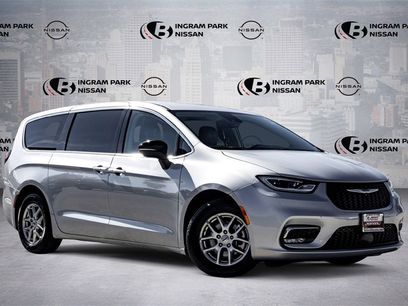 Used 2024 Chrysler Pacifica Touring-L