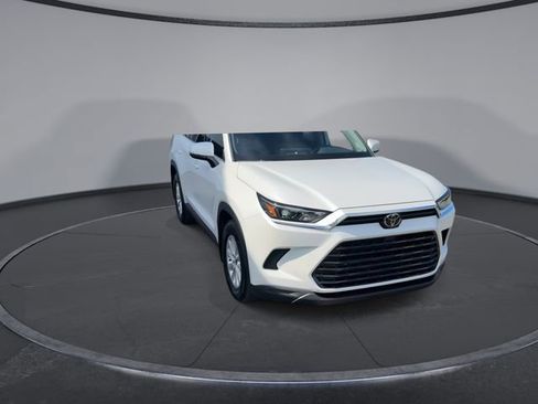 Used 2024 Toyota Grand Highlander XLE FWD image 5