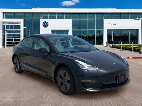 Used 2021 Tesla Model 3 Standard Range Plus RWD image 3