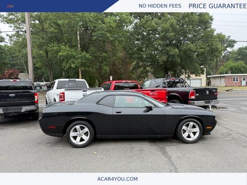 Used 2014 Dodge Challenger R/T RWD image 5