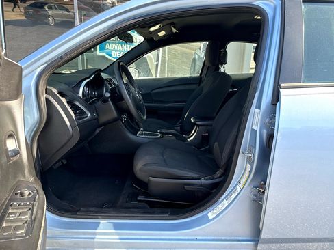 Used 2013 Dodge Avenger SE image 7