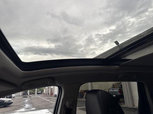 Used 2023 Acura MDX FWD image 35