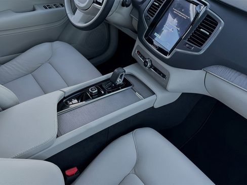 Certified 2025 Volvo XC90 B6 Core w/ Climate Package image 16